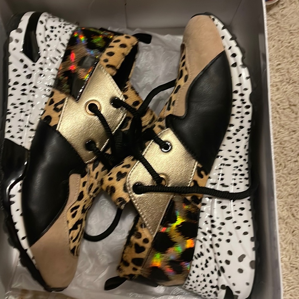 Steve Madden stylish tennis shoe